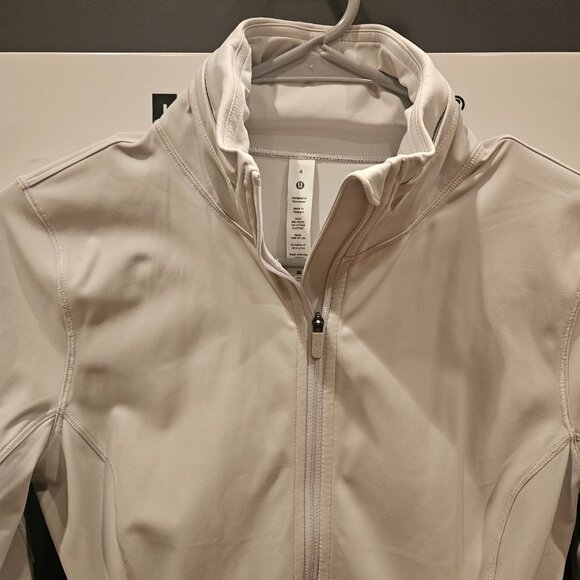 Lululemon Women's Nulux ™ Reflective Running Jacket - Picture 4 of 14